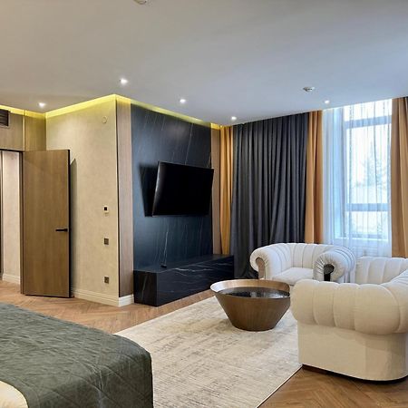 אלמטי Donatello Boutique Hotel מראה חיצוני תמונה
