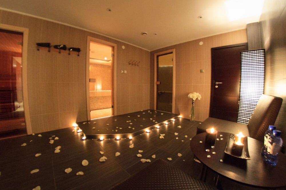 אלמטי Donatello Boutique Hotel מראה חיצוני תמונה