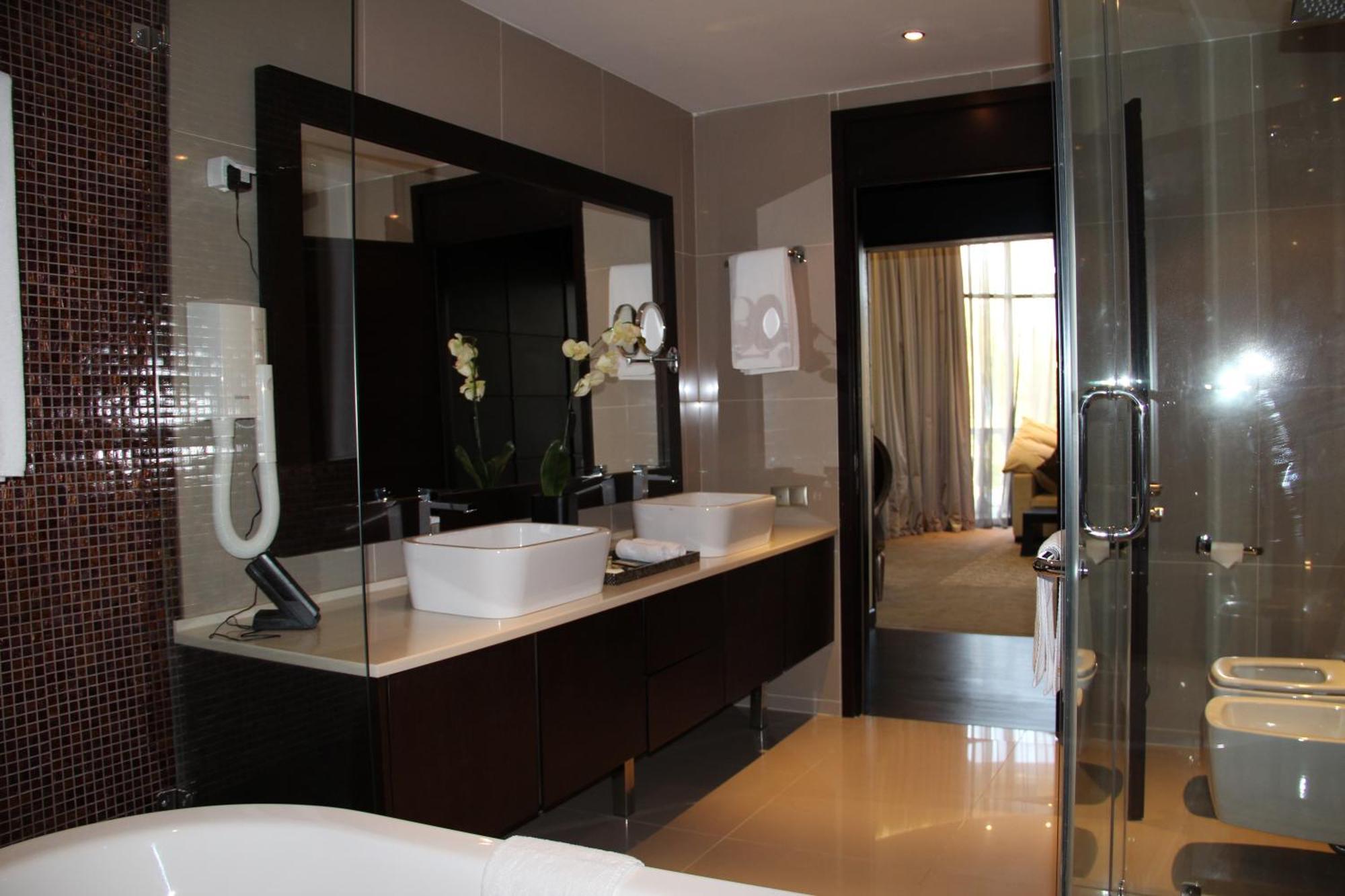 אלמטי Donatello Boutique Hotel מראה חיצוני תמונה