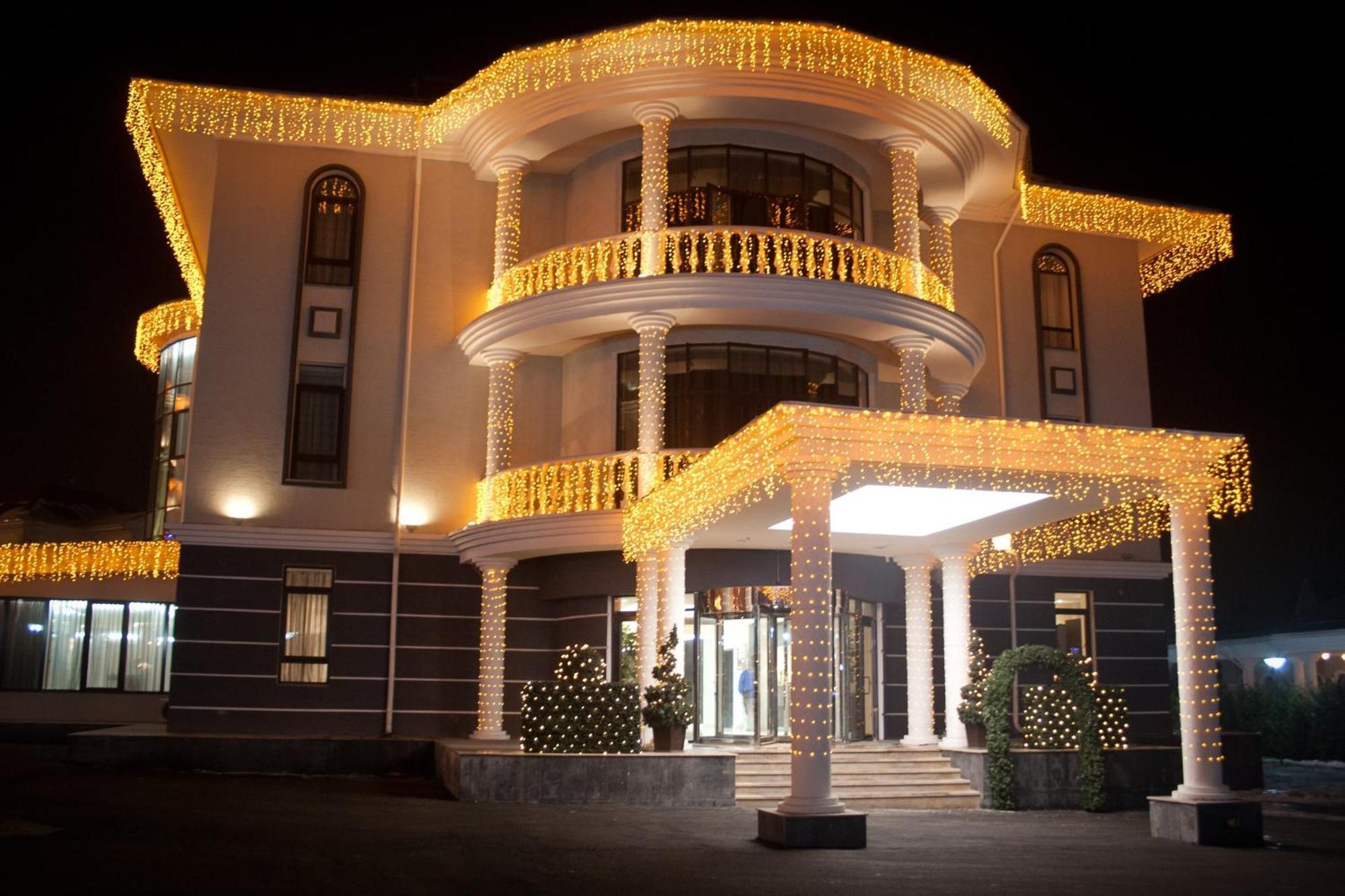 אלמטי Donatello Boutique Hotel מראה חיצוני תמונה