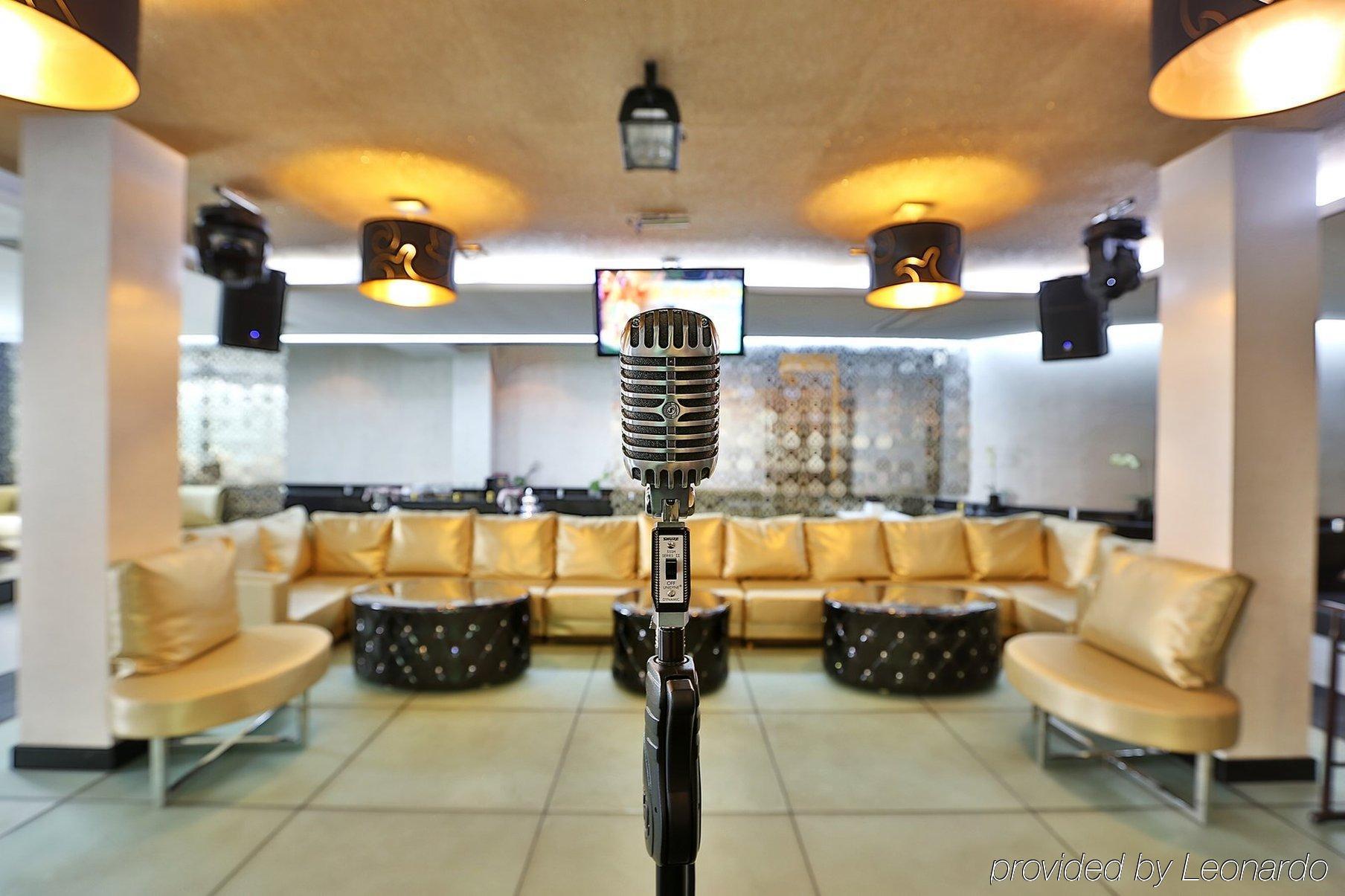 אלמטי Donatello Boutique Hotel מראה חיצוני תמונה