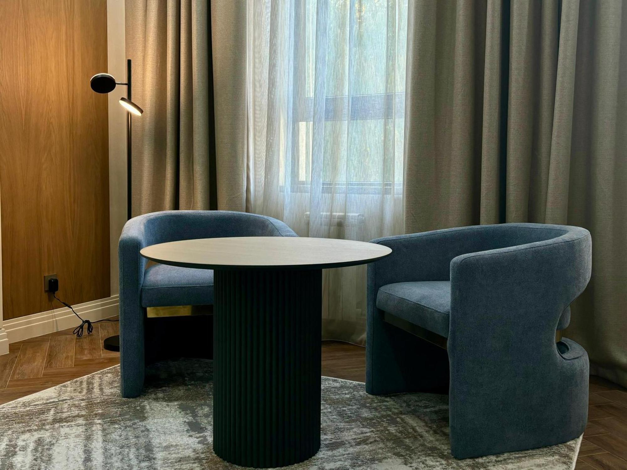 אלמטי Donatello Boutique Hotel מראה חיצוני תמונה