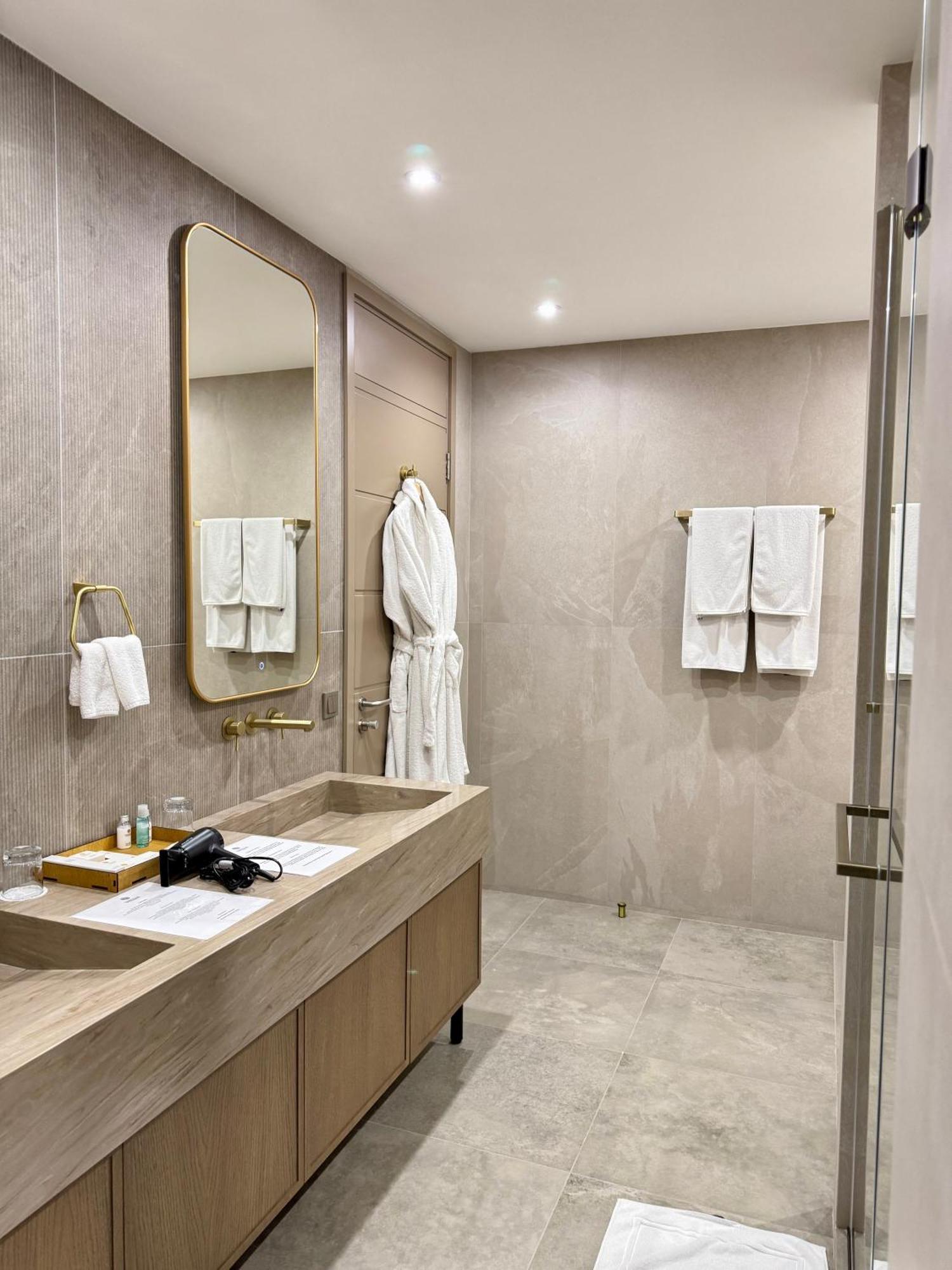 אלמטי Donatello Boutique Hotel מראה חיצוני תמונה