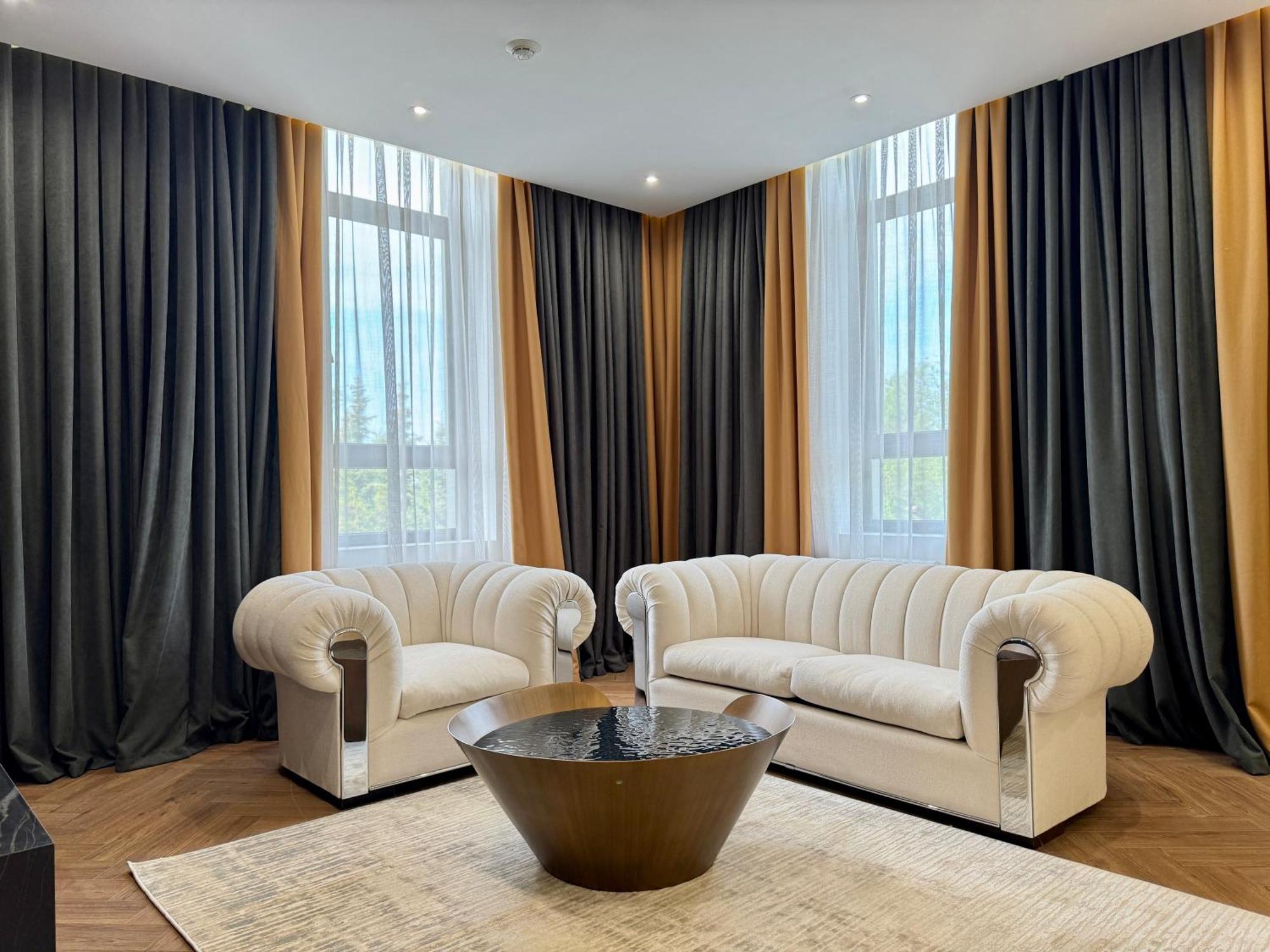 אלמטי Donatello Boutique Hotel מראה חיצוני תמונה