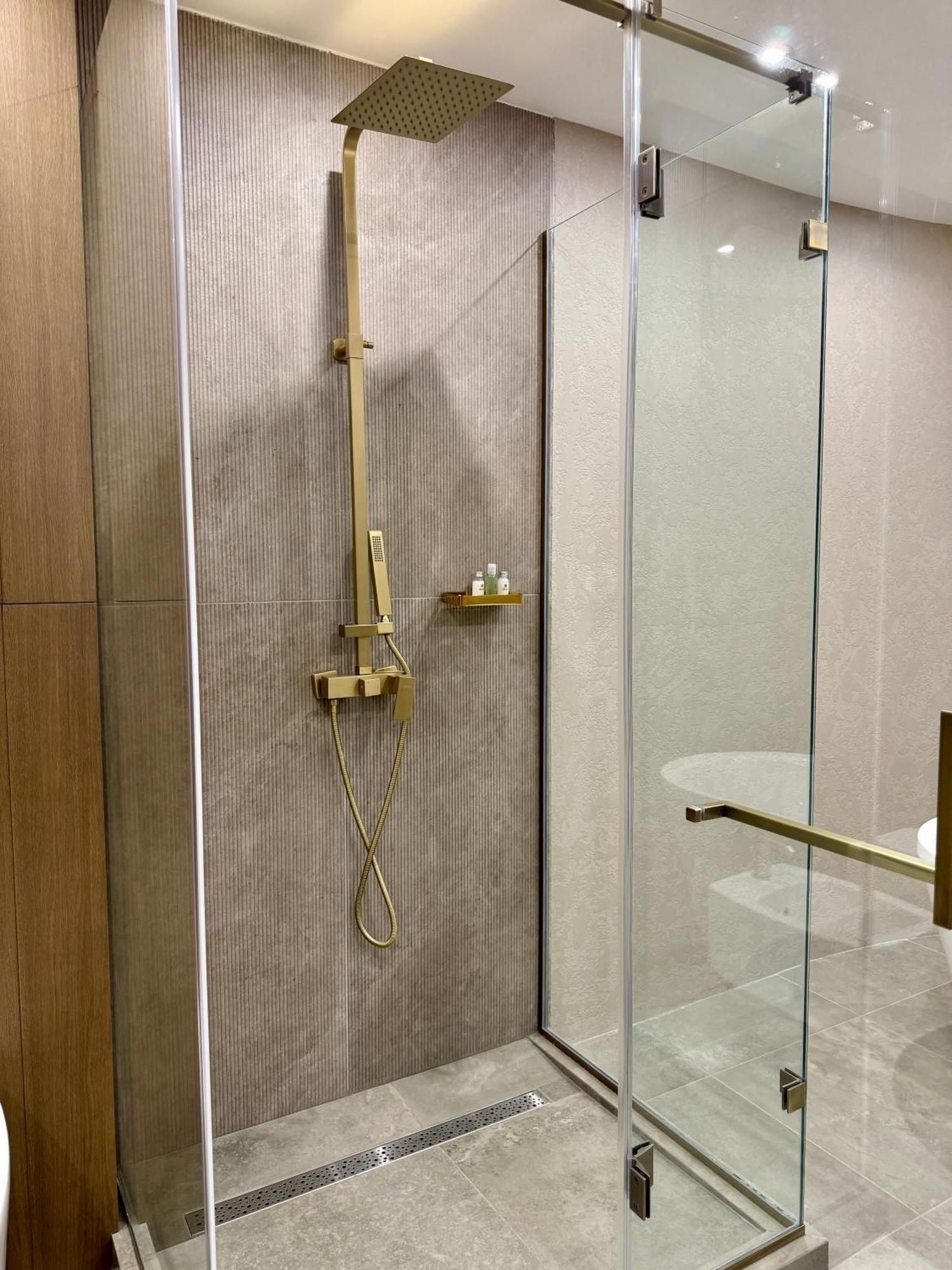 אלמטי Donatello Boutique Hotel מראה חיצוני תמונה