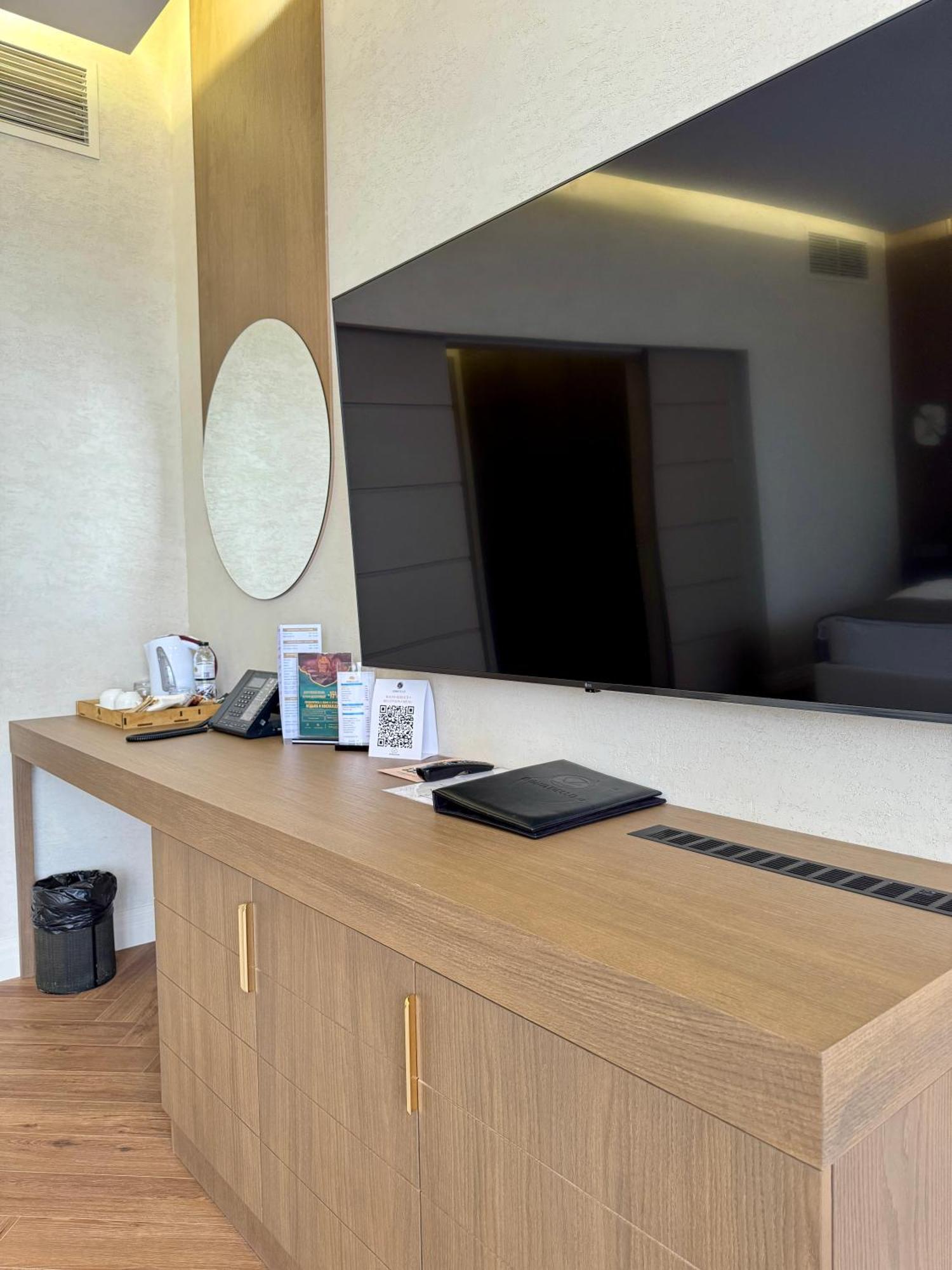 אלמטי Donatello Boutique Hotel מראה חיצוני תמונה