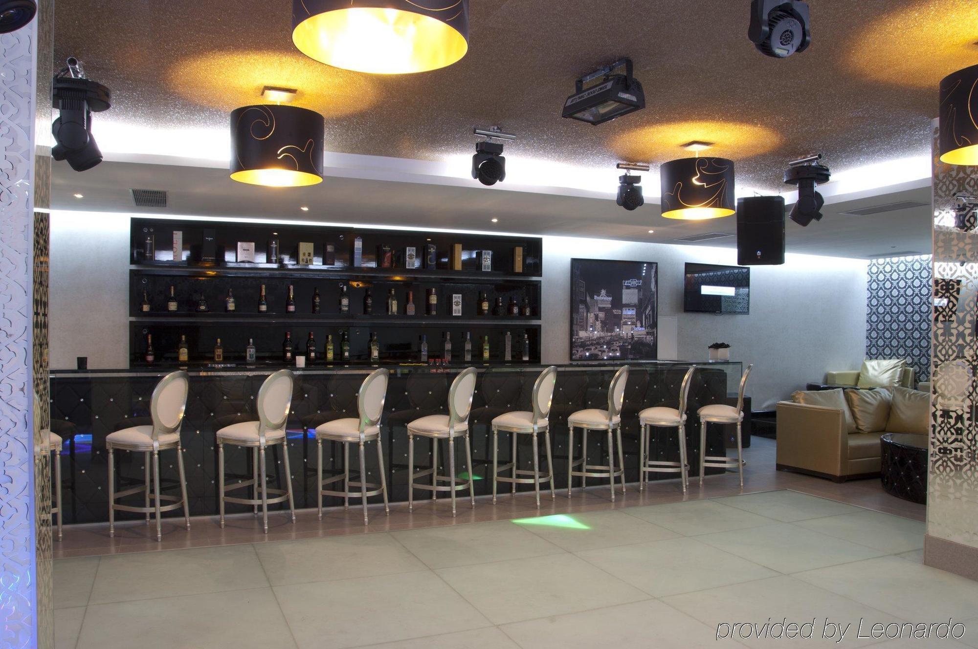 אלמטי Donatello Boutique Hotel מראה חיצוני תמונה
