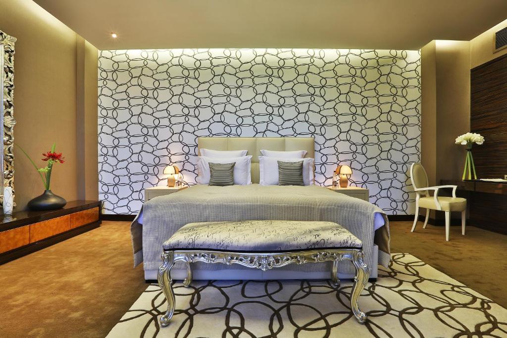 אלמטי Donatello Boutique Hotel מראה חיצוני תמונה