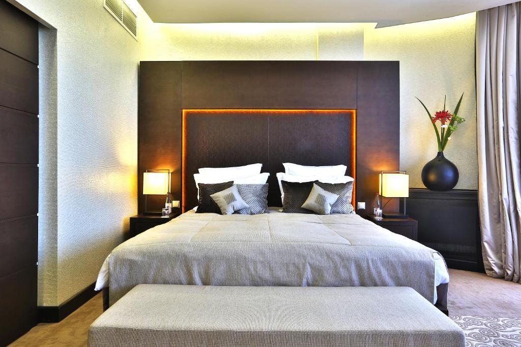 אלמטי Donatello Boutique Hotel מראה חיצוני תמונה