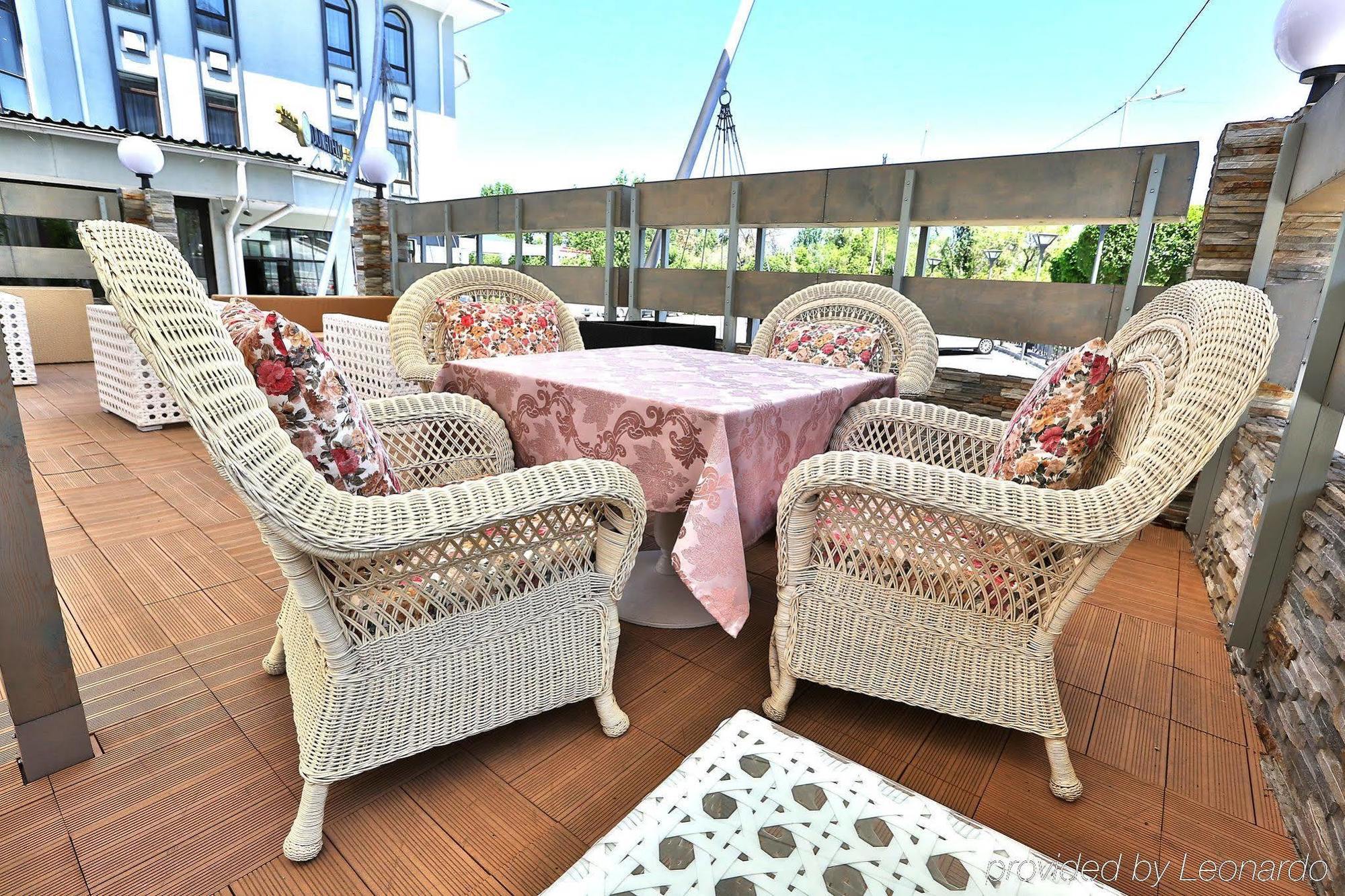 אלמטי Donatello Boutique Hotel מראה חיצוני תמונה