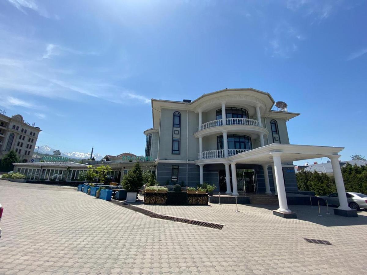 אלמטי Donatello Boutique Hotel מראה חיצוני תמונה